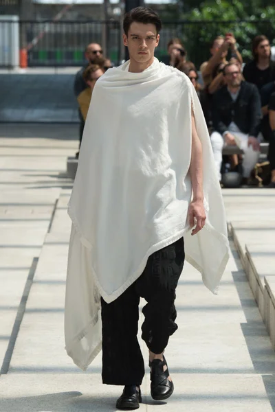 Look 4